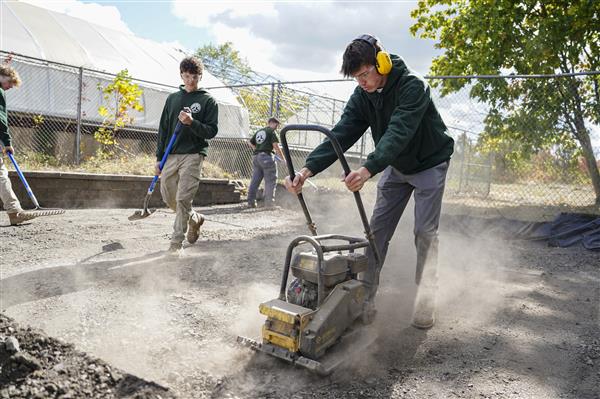 HORTICULTURE, LANDSCAPE & DESIGN students working in greenhouse
